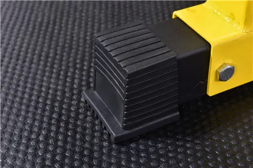 yellow Four pillars squat rack1